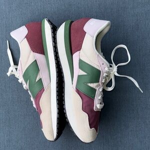 New Balance Women's 10 in Pink, Plum and Green. Comfy and stylish, worn once